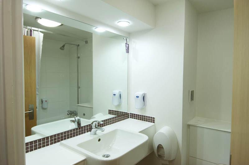 Premier Inn Watford Central 외부 사진
