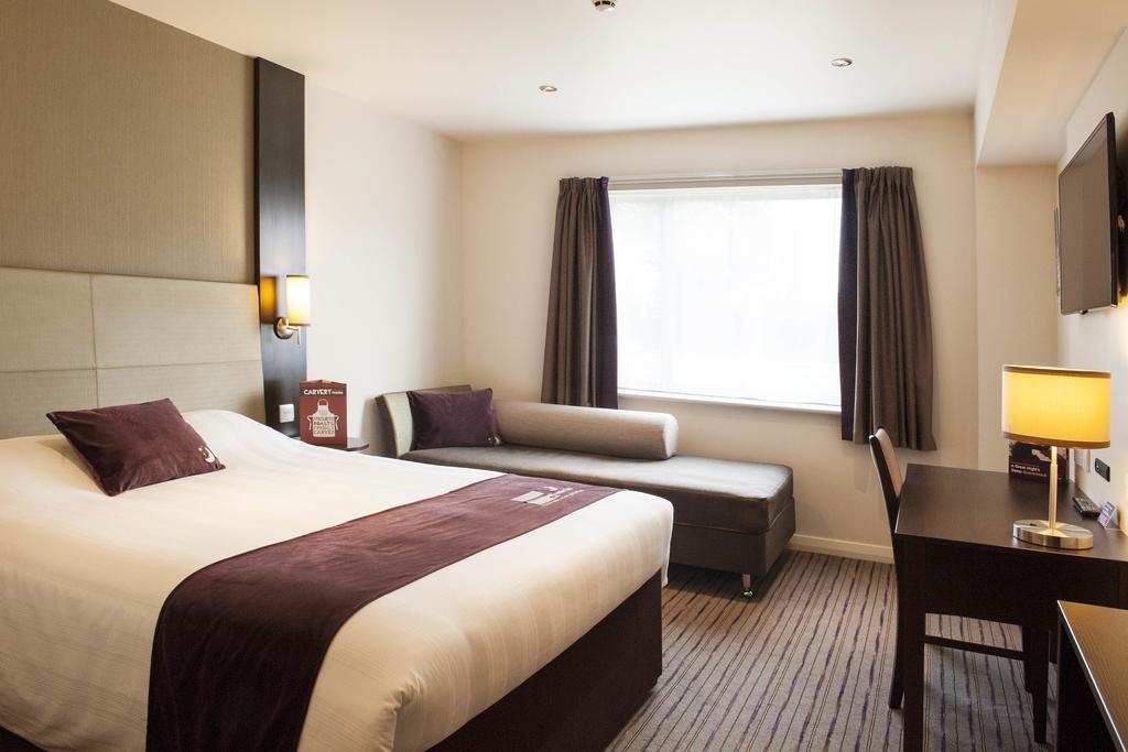 Premier Inn Watford Central 외부 사진